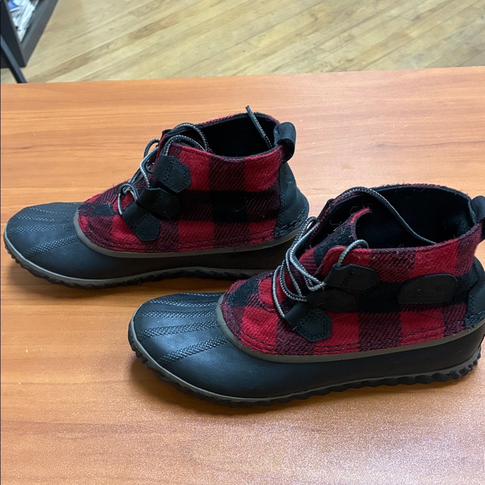 Sorel Out n About Women’s Plaid Waterproof Duck Boots Sz 8